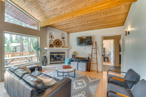 Stylish, Serene Angel Fire Cabin with Hot Tub!